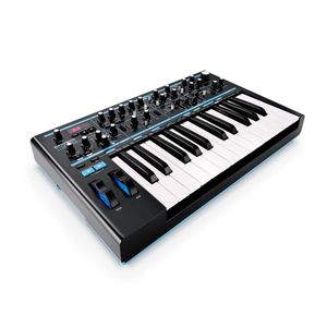 NOVATION BASS STATION II Sintetizador